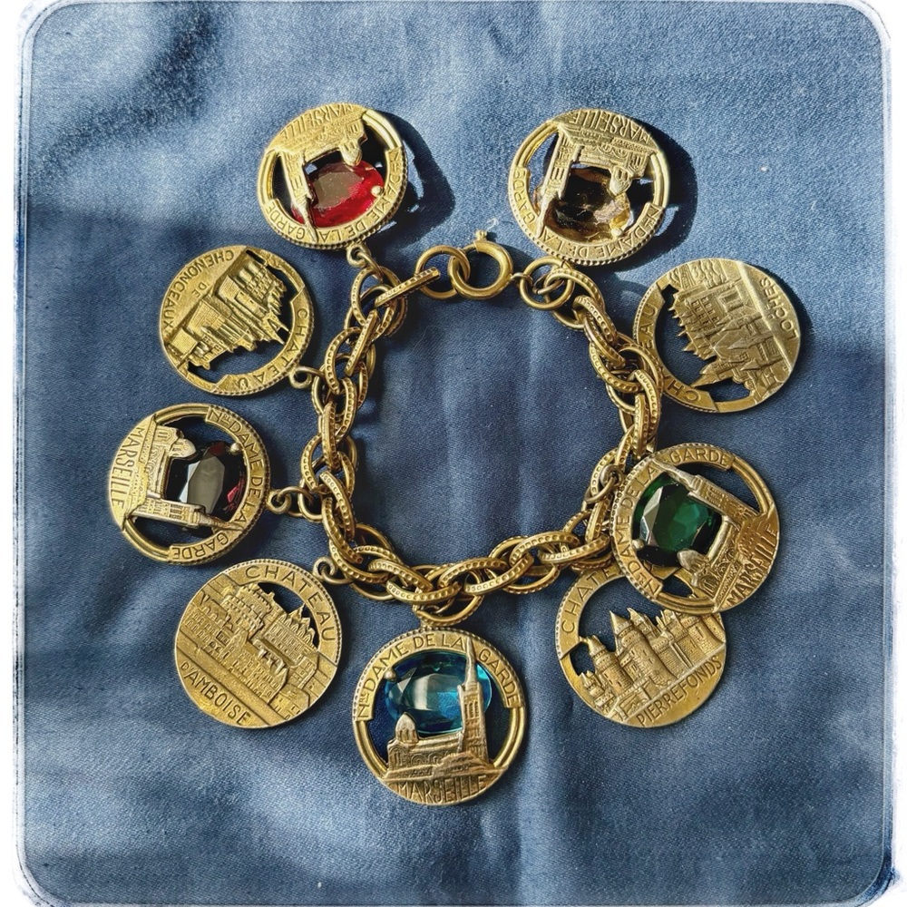 Vintage French Souvenir Charm Bracelet. - Picture 2 of 4